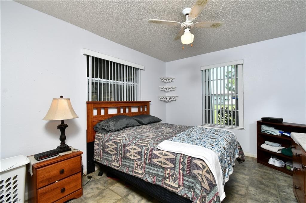26 Pinewood BLVD-18