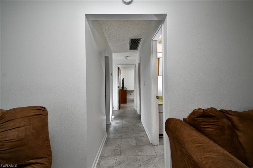 26 Pinewood BLVD-11