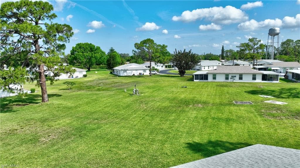 26 Pinewood BLVD-31