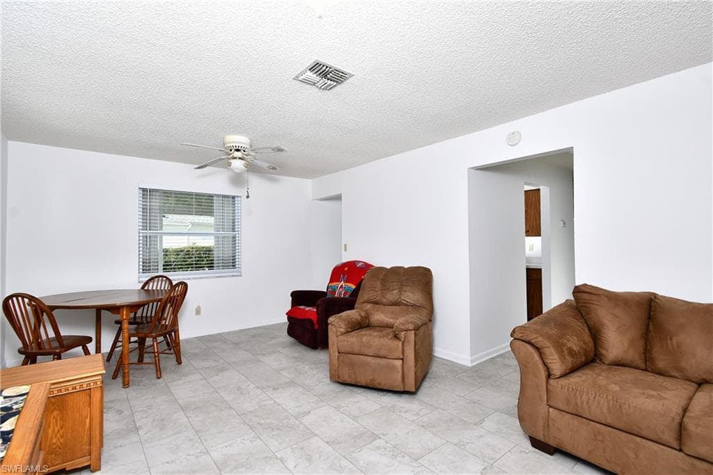 26 Pinewood BLVD-8