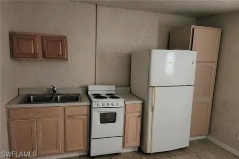 5640 4th AVE-9