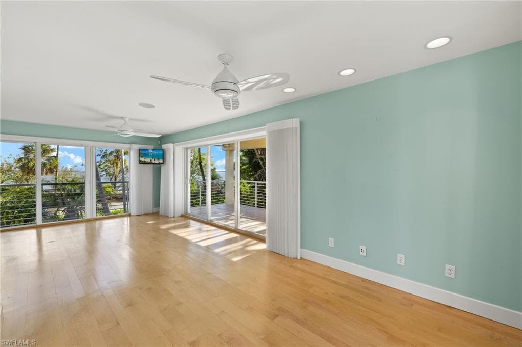 1581 San Carlos Bay DR-23