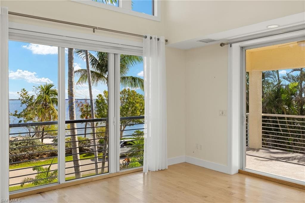 1581 San Carlos Bay DR-16
