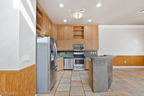 819 James ST-7