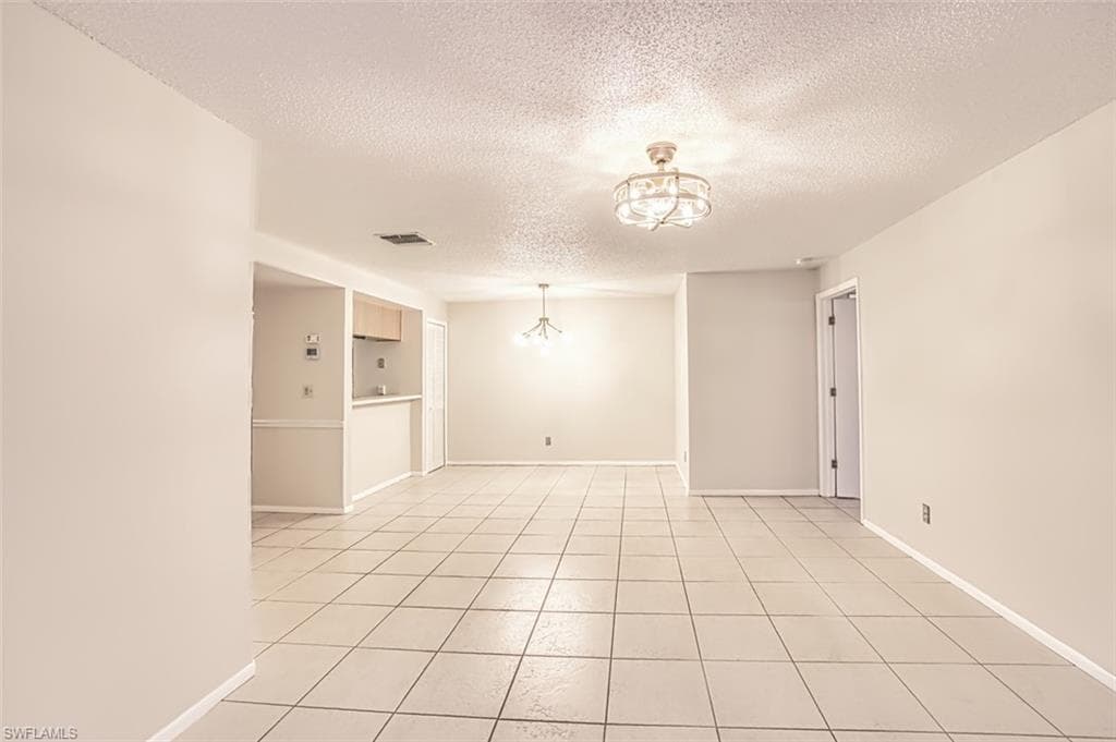 8061 S Woods CIR 4-16