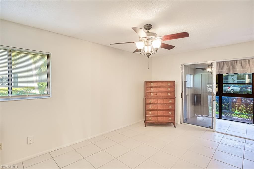 8061 S Woods CIR 4-18