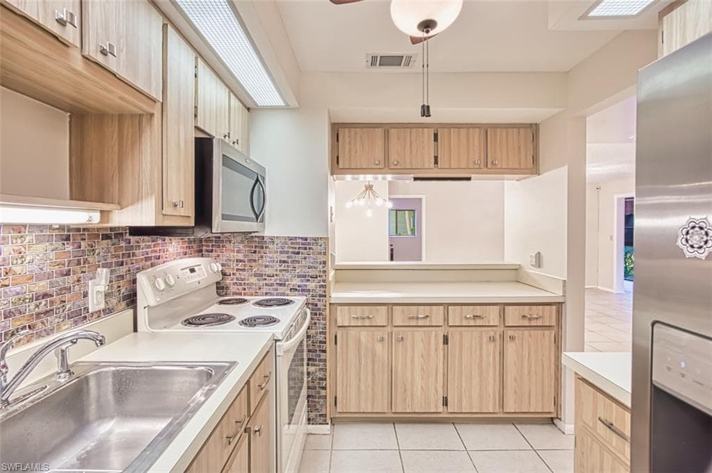 8061 S Woods CIR 4-8