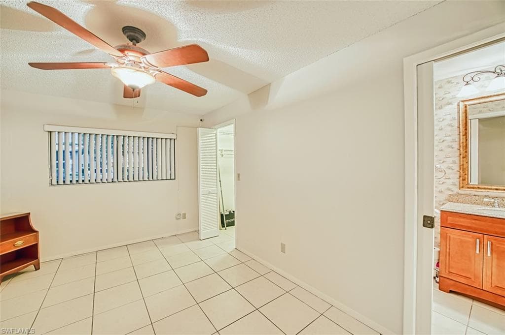 8061 S Woods CIR 4-25