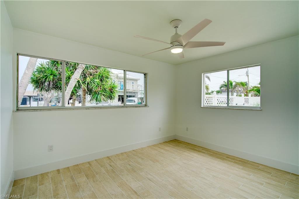 32 Fairview BLVD-23