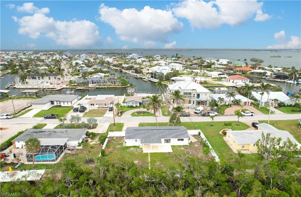 32 Fairview BLVD-42