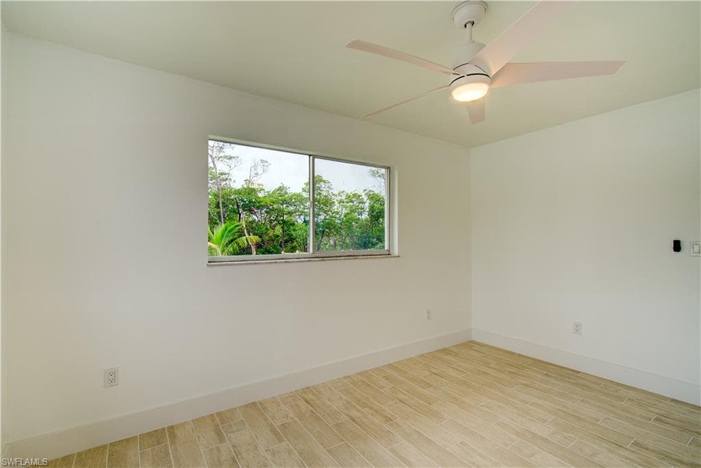 32 Fairview BLVD-17