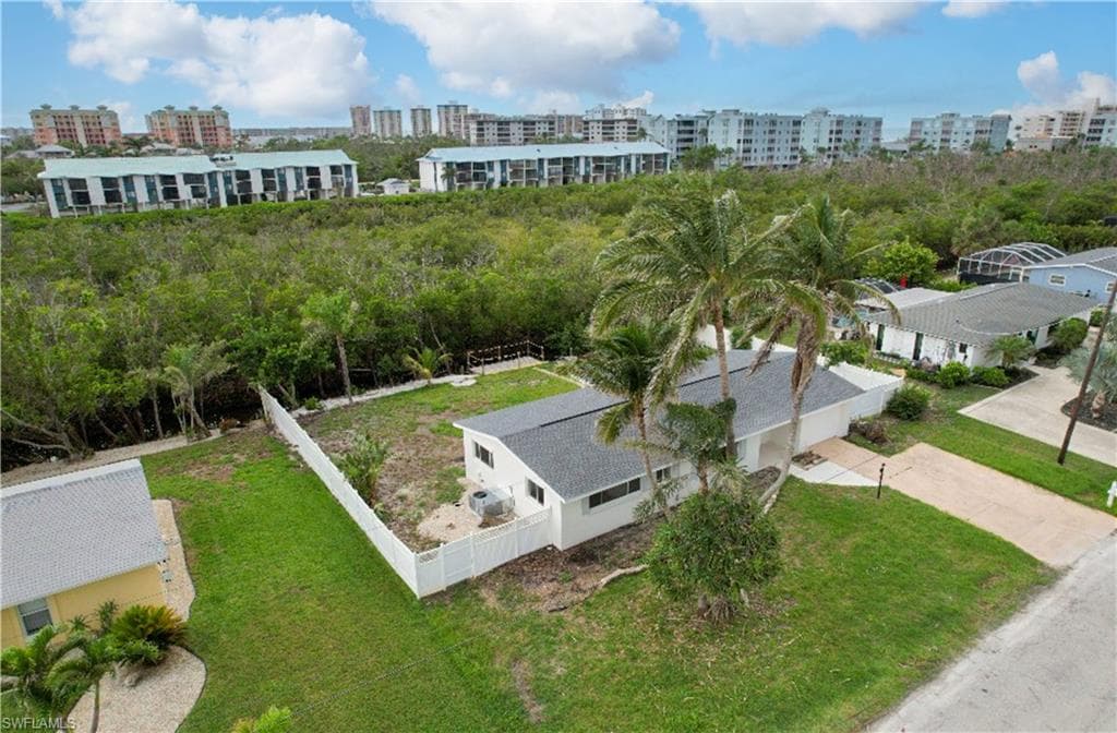 32 Fairview BLVD-47