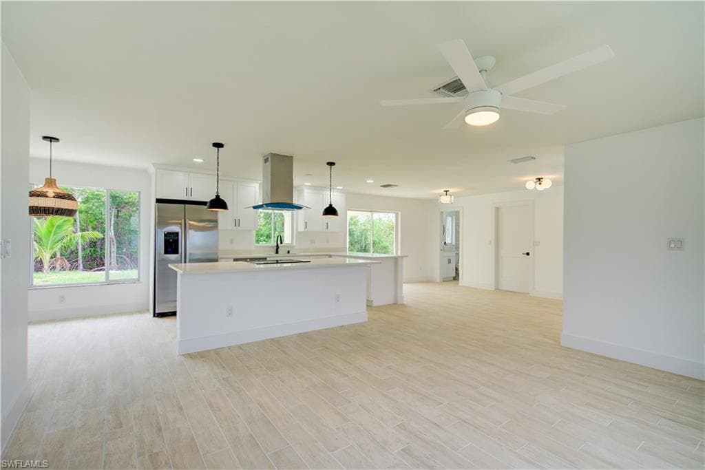 32 Fairview BLVD-12