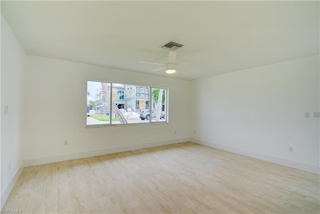 32 Fairview BLVD-24