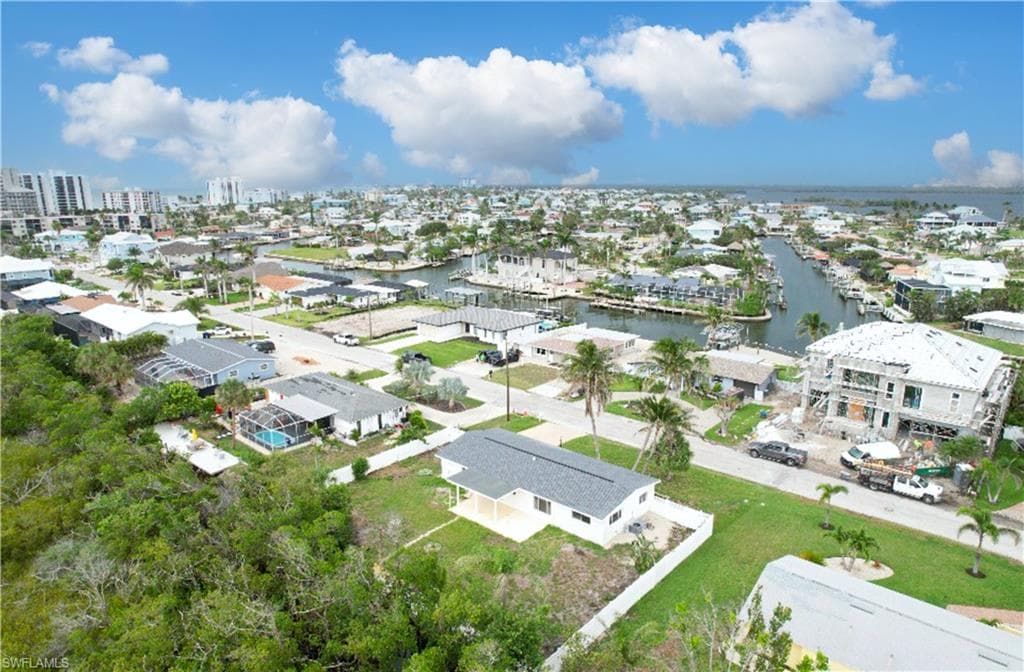 32 Fairview BLVD-41