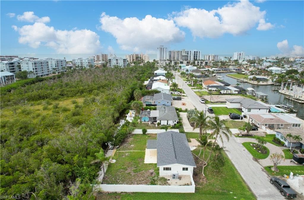 32 Fairview BLVD-50