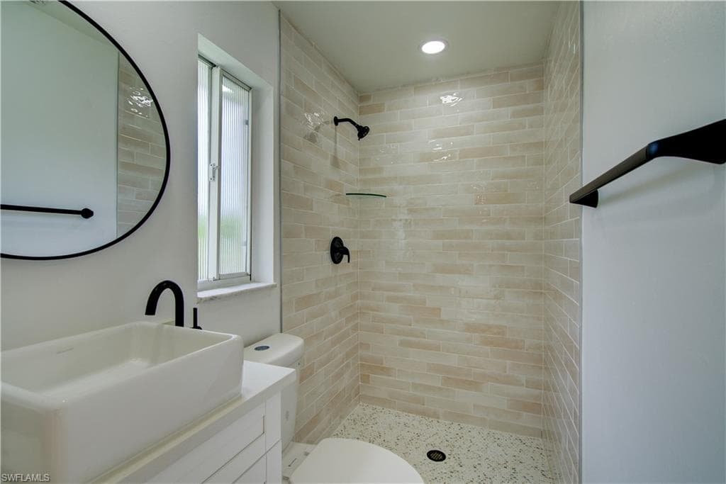 32 Fairview BLVD-15