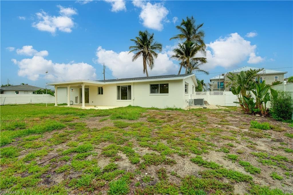 32 Fairview BLVD-39