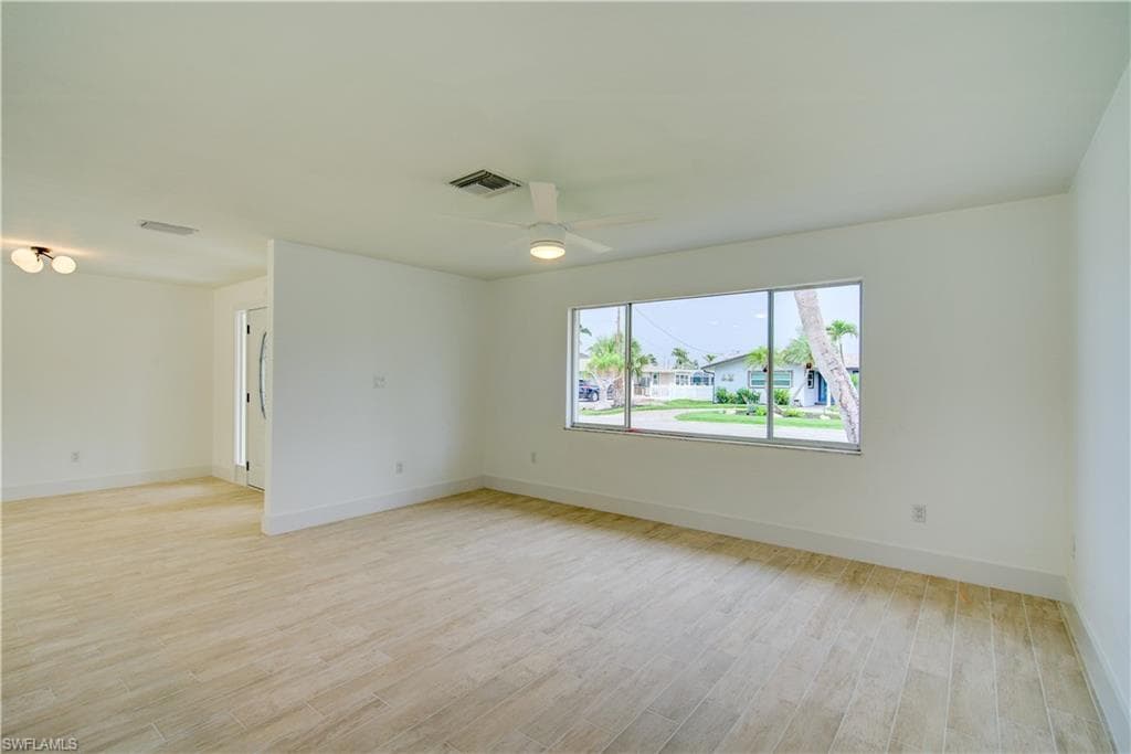 32 Fairview BLVD-25