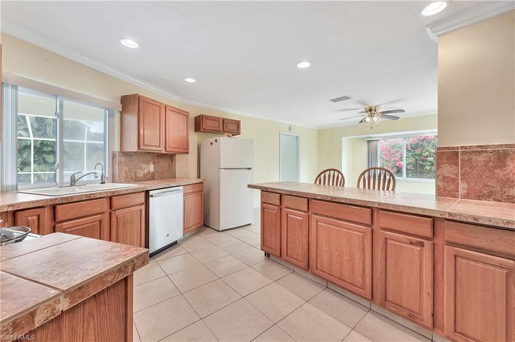 639 Pompano DR-27