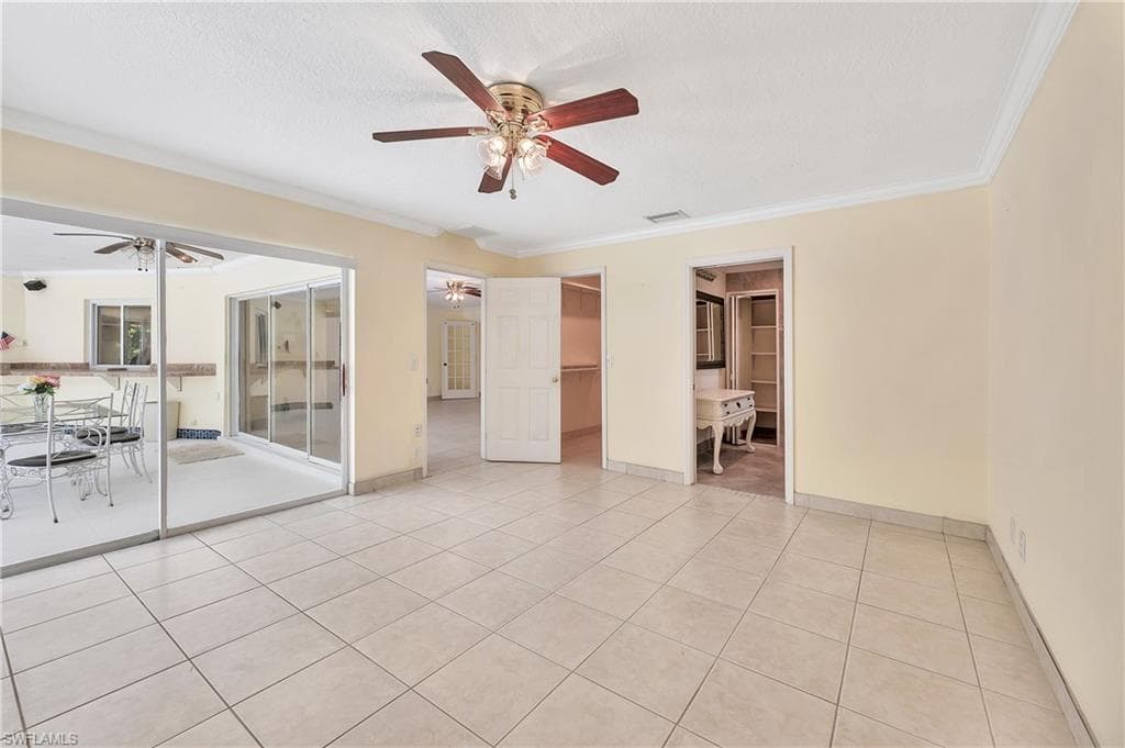 639 Pompano DR-19