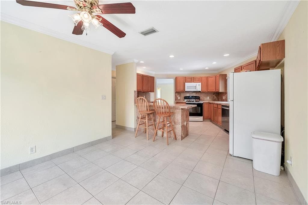 639 Pompano DR-25