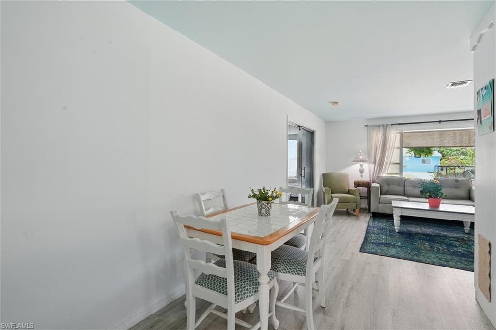 4011 Coconut CIR S-10