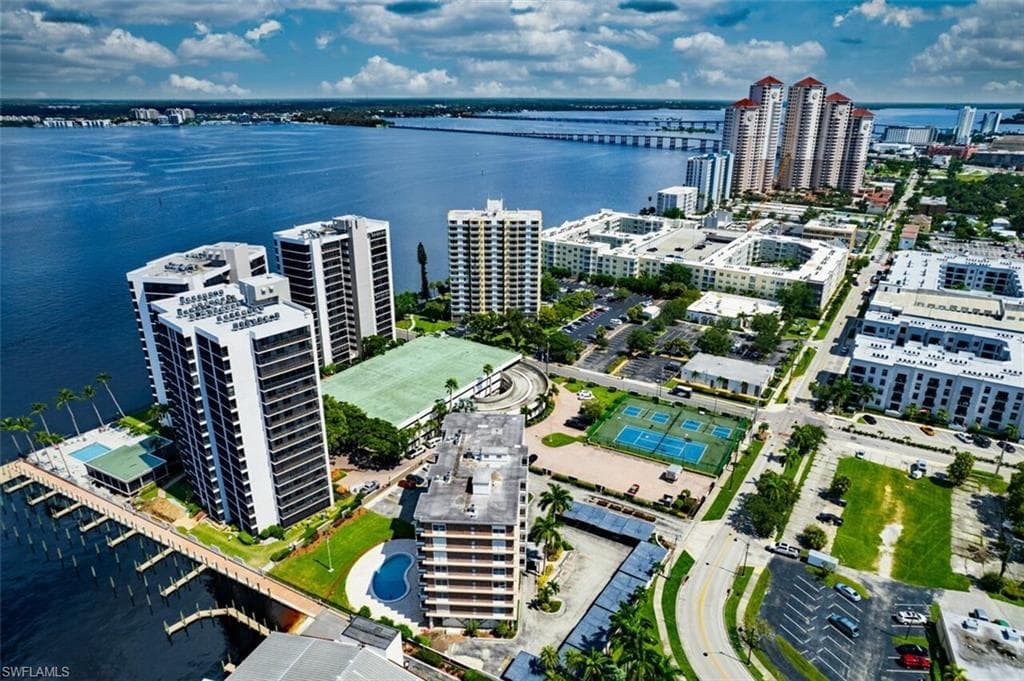 1900 Virginia AVE 102-3