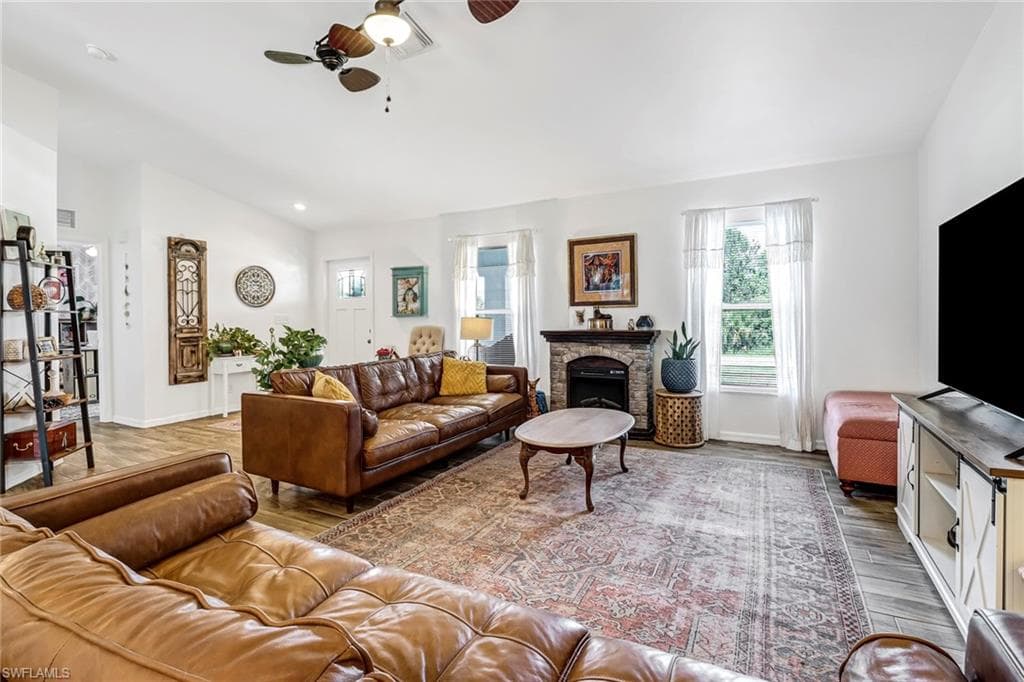 6104 Holt CT-4