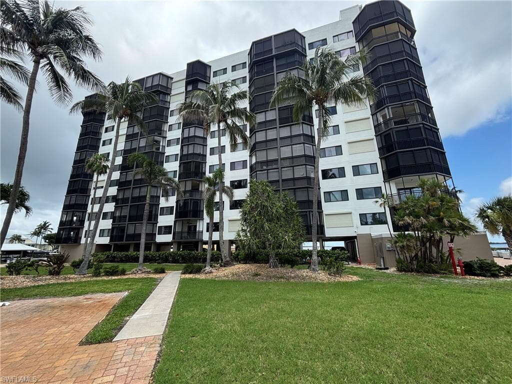 4265 Bay Beach LN 524-27