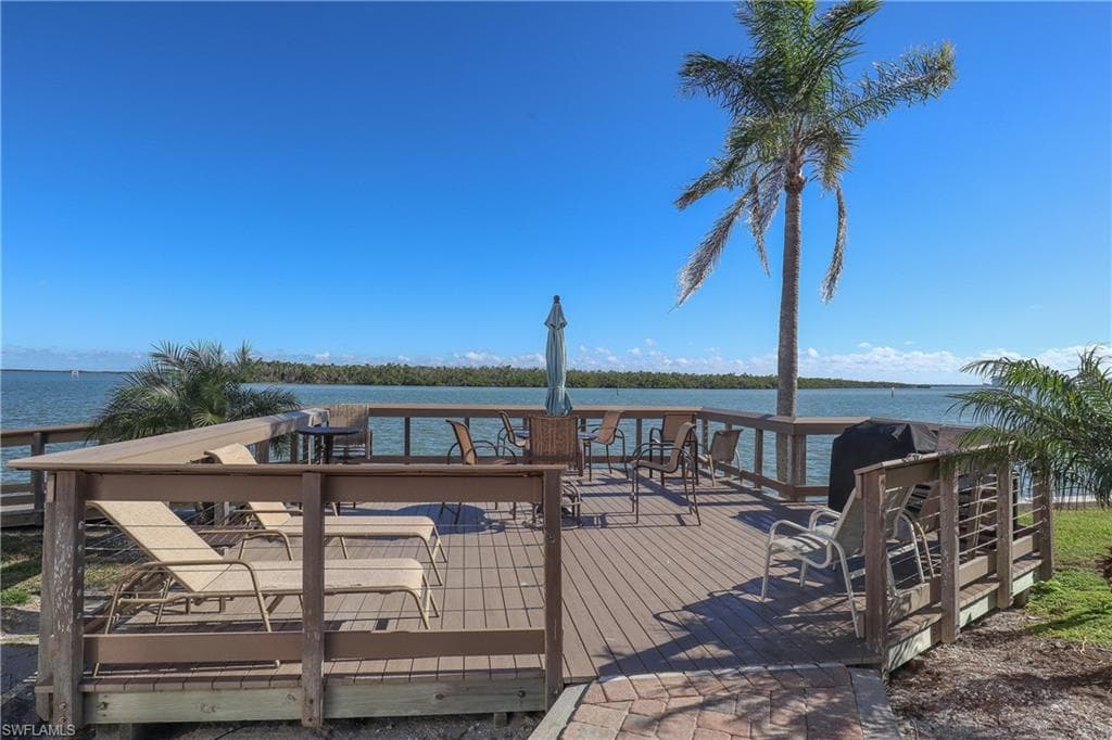 4265 Bay Beach LN 524-32