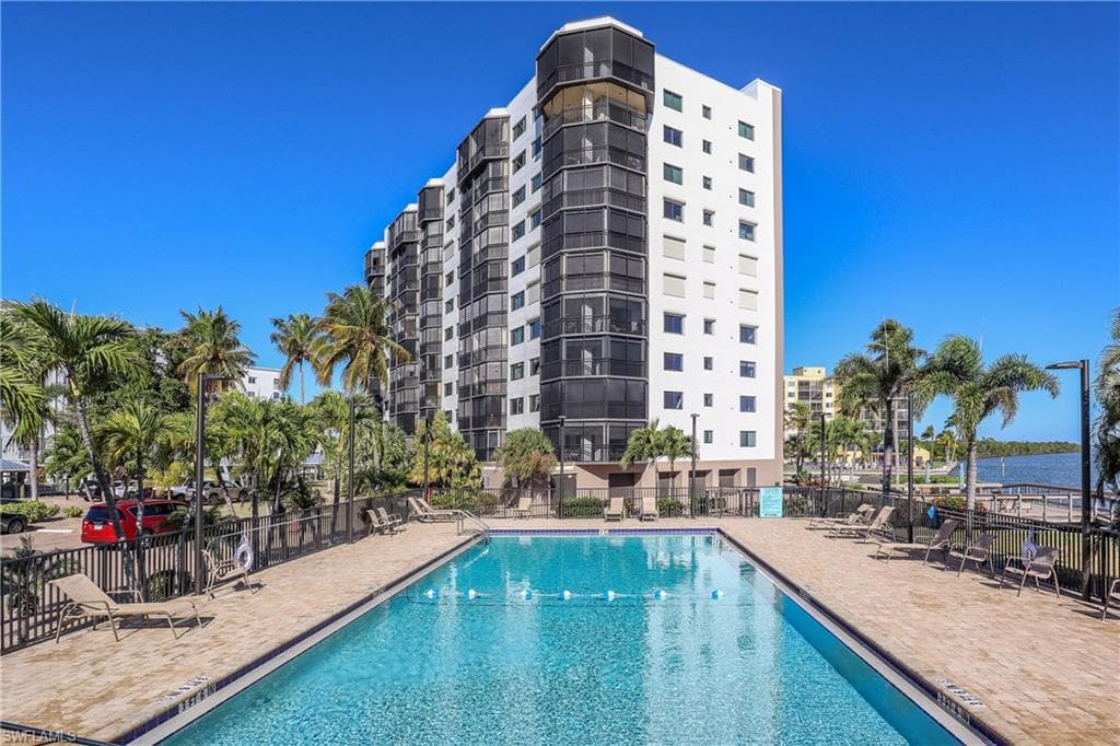 4265 Bay Beach LN 524-28