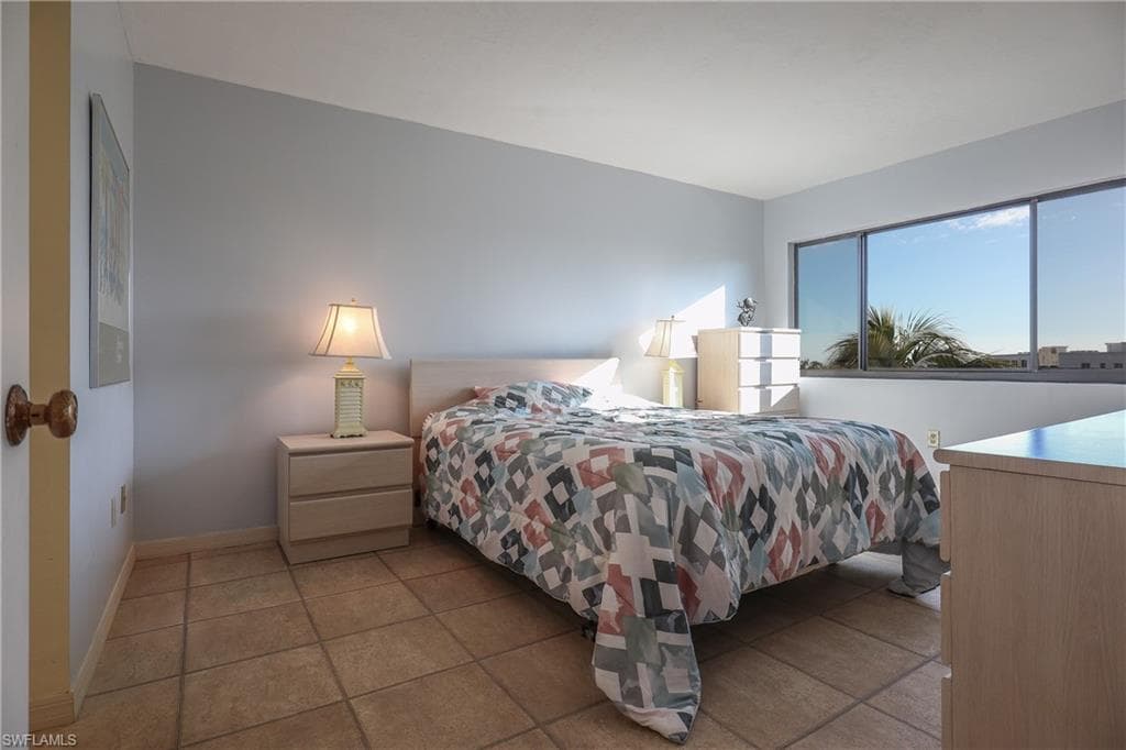4265 Bay Beach LN 524-15