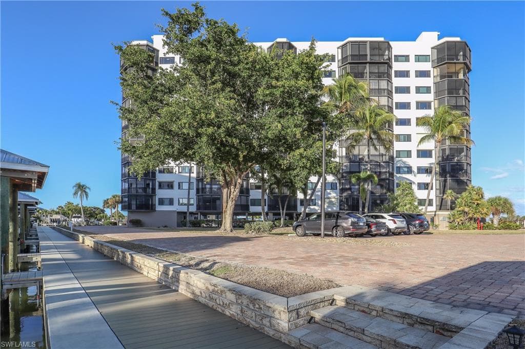 4265 Bay Beach LN 524-4