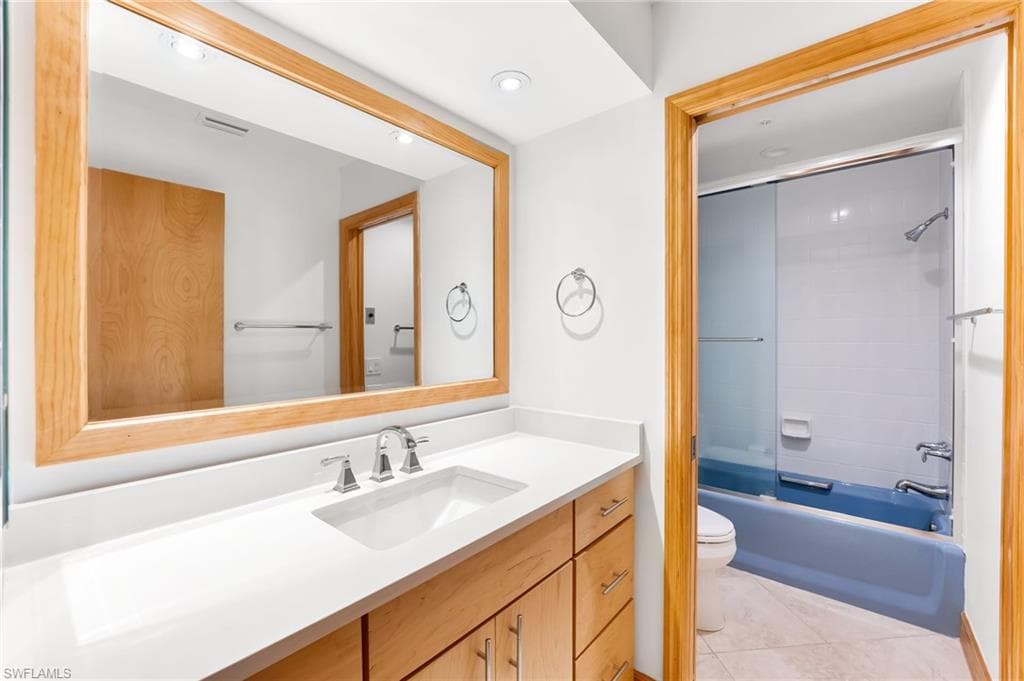 406 Gulf Bend DR-32