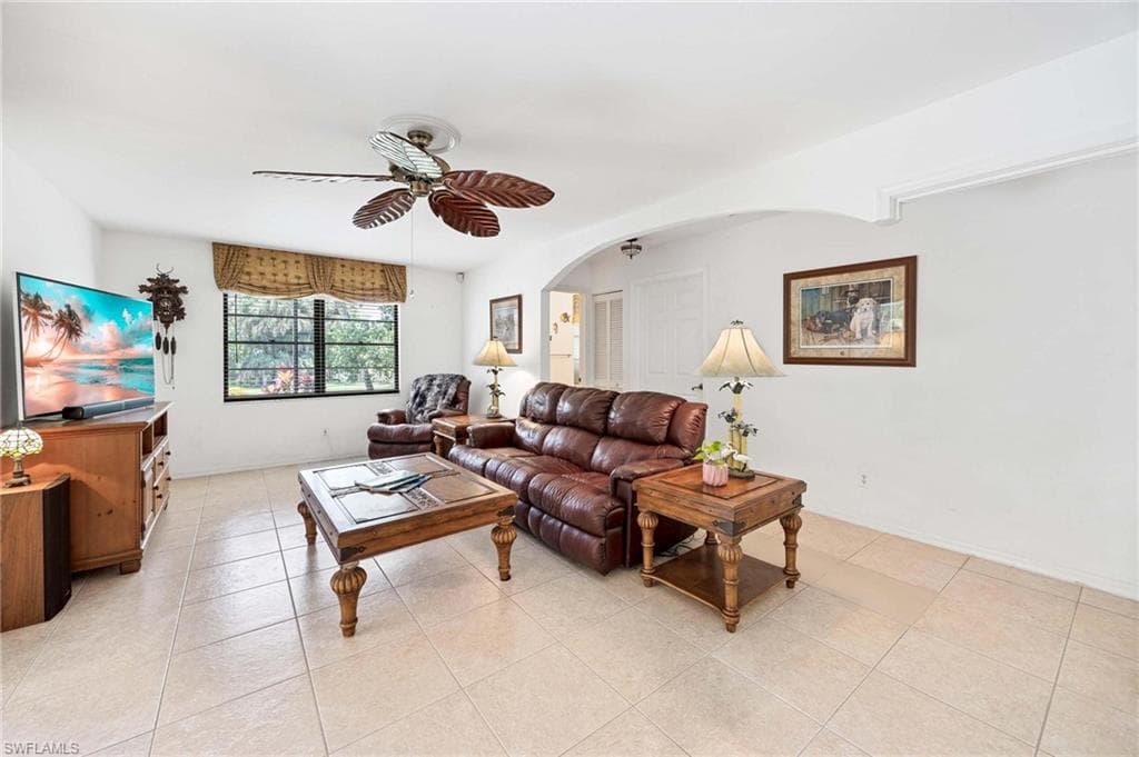 116 Sharwood DR-13