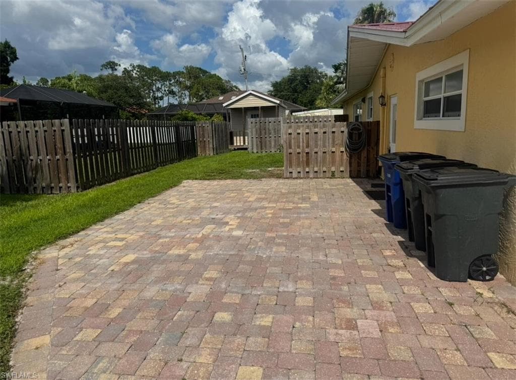 17020 Carolyn LN-22