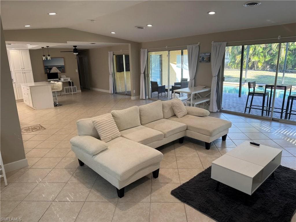 17020 Carolyn LN-3