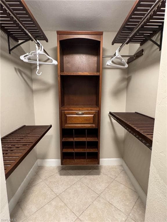 17020 Carolyn LN-10