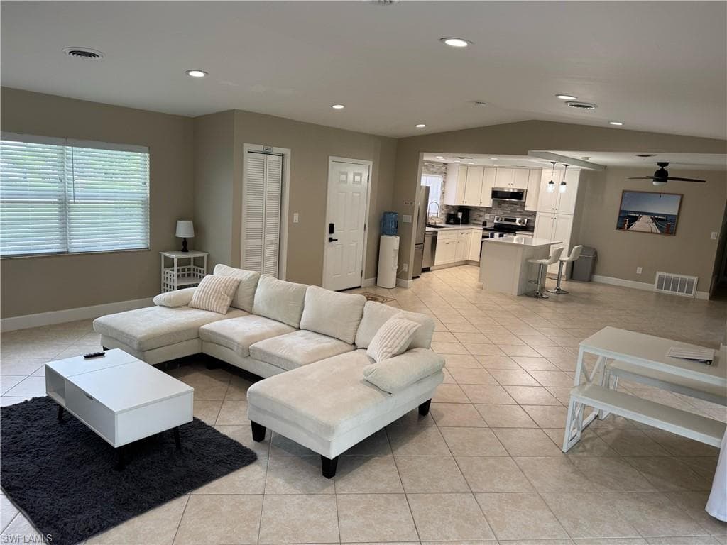 17020 Carolyn LN-4