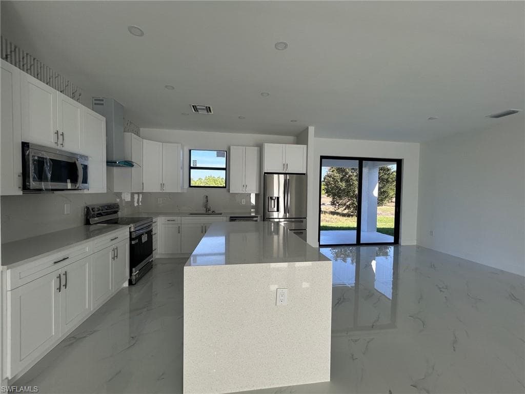 2563 47th AVE NE-11