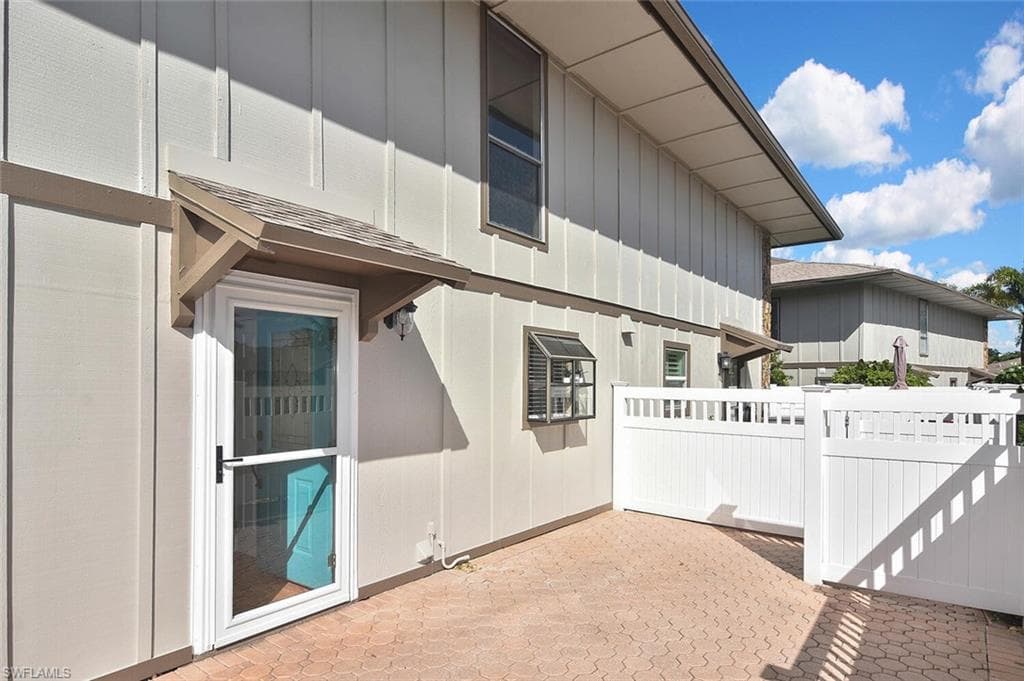 4295 Island CIR 2-2