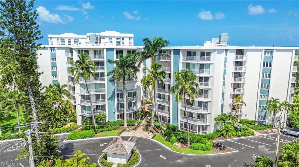 1300 Gulf Shore BLVD N 700-27