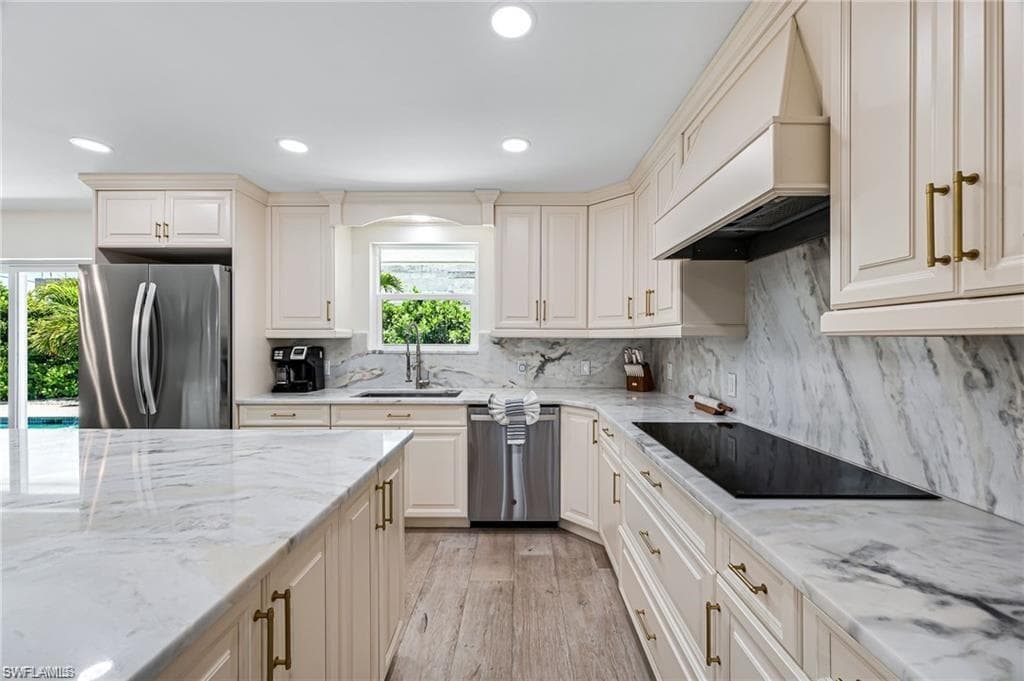 203 1st ST-11