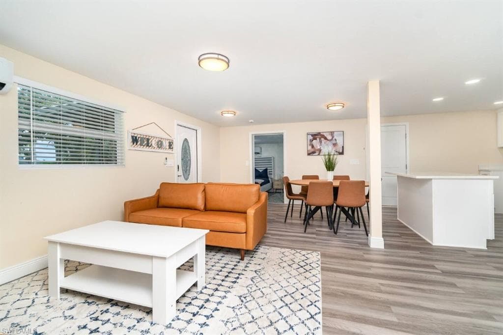 203 Kingston DR-7