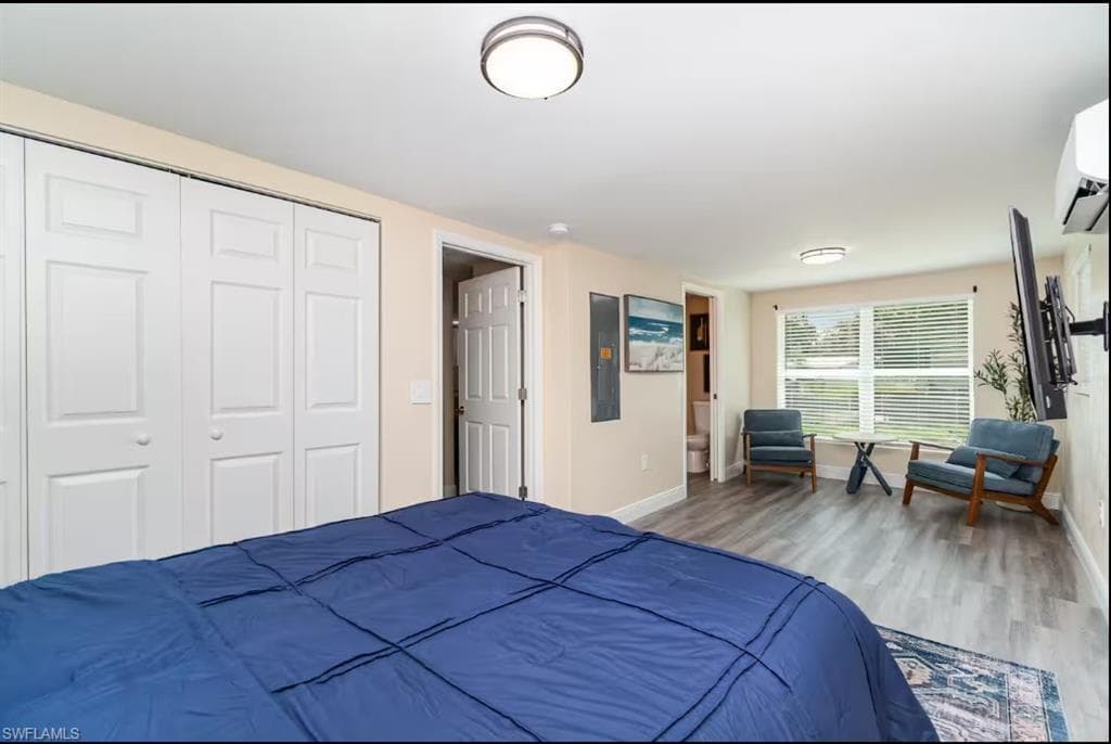 203 Kingston DR-11