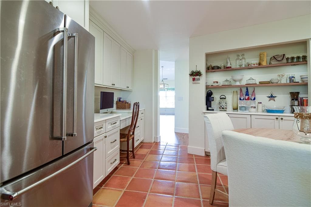4225 Prestwick CT-27