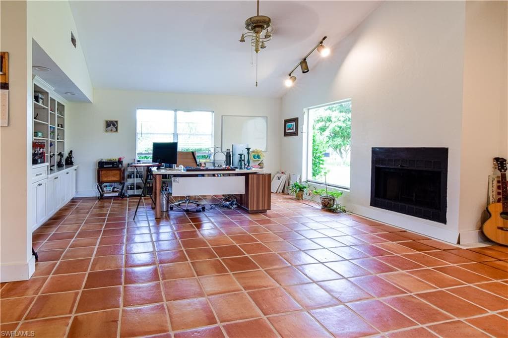 4225 Prestwick CT-2