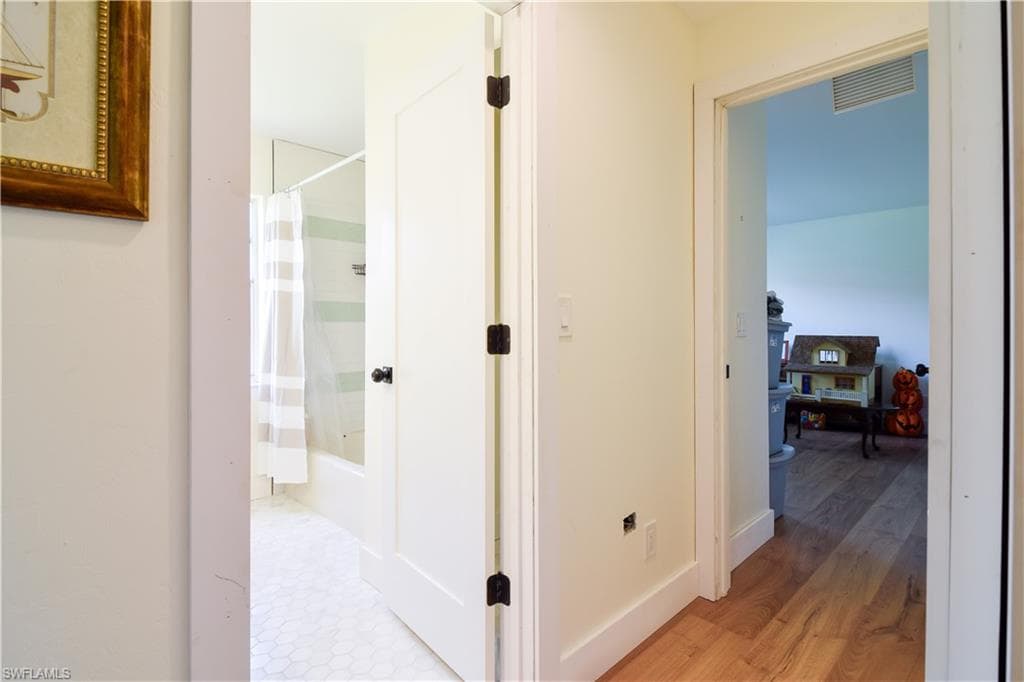 4225 Prestwick CT-24