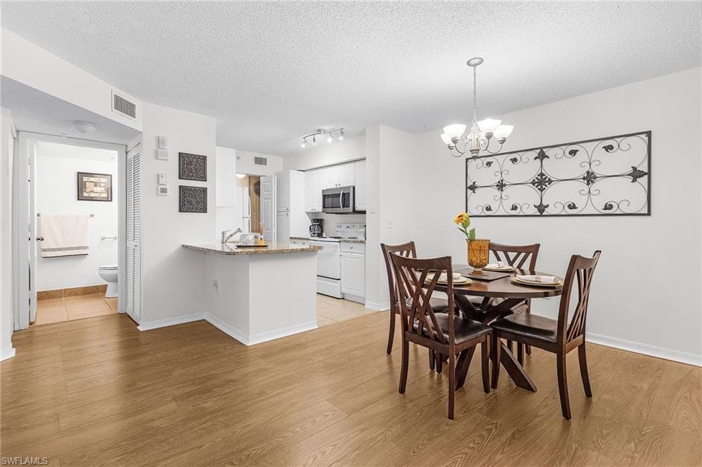 8920 Colonnades CT E 524-6